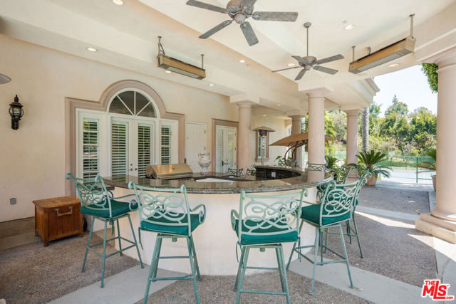 16727 Camino Sierra Del Sur Drive, Rancho Santa Fe CA: https://media.crmls.org/mediaz/8c42a7c9-aed1-4c88-8d5a-4a9e2dd2b2e4.jpg