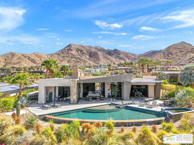25 Sierra Vista Drive, Rancho Mirage CA: https://media.crmls.org/mediaz/8c42e1b3-9d6f-4e98-9c5e-3341faeedf7a.jpg