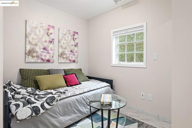 61 Wildwood Ave, Piedmont CA: https://media.crmls.org/mediaz/8c4329f2-7cce-4c81-832d-ac1c40743dac.jpg