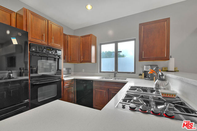 1821 S Sycamore Avenue, Los Angeles CA: https://media.crmls.org/mediaz/8c4386fe-8b9c-4d5c-9e7b-c89f9926165c.jpg