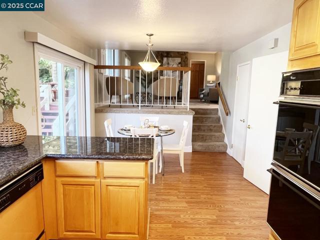 109 Scotts Chute Ct, Richmond CA: https://media.crmls.org/mediaz/8c439ce3-fb64-4ce8-b425-026fa53889f9.jpg