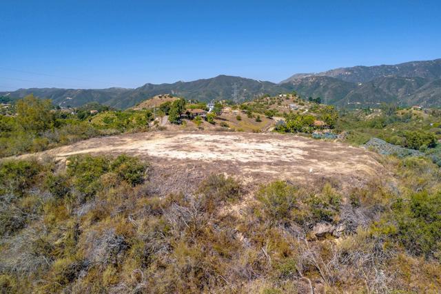 27 Daily Road, Fallbrook CA: https://media.crmls.org/mediaz/8c43baf0-476d-44f2-a22b-970c9a1d773b.jpg