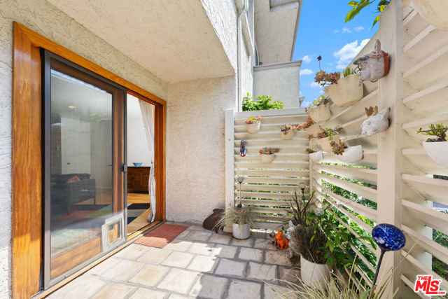 2016 Euclid Street, Santa Monica CA: https://media.crmls.org/mediaz/8c445b9f-4ad3-4d38-aea2-9e12f430fc1e.jpg