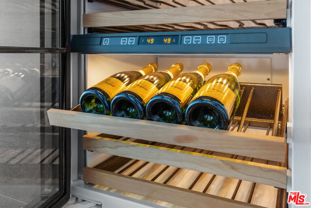 6250 Hollywood Boulevard, Los Angeles CA: https://media.crmls.org/mediaz/8c448afa-8077-4a9e-bee0-58580ede0ad0.jpg