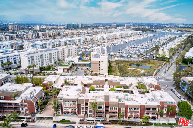 4250 Via Dolce, Marina del Rey CA: https://media.crmls.org/mediaz/8c44c194-5493-4e94-be46-a4330683acc5.jpg