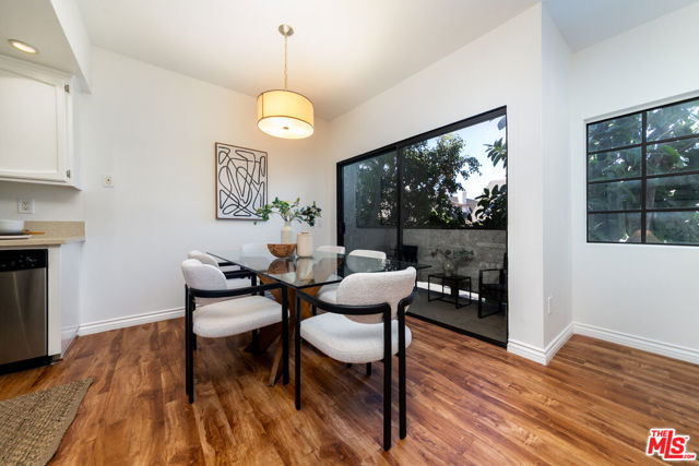 17914 Magnolia Boulevard, Encino CA: https://media.crmls.org/mediaz/8c44cd0d-a390-4145-b2a6-d0eb1a151dd2.jpg