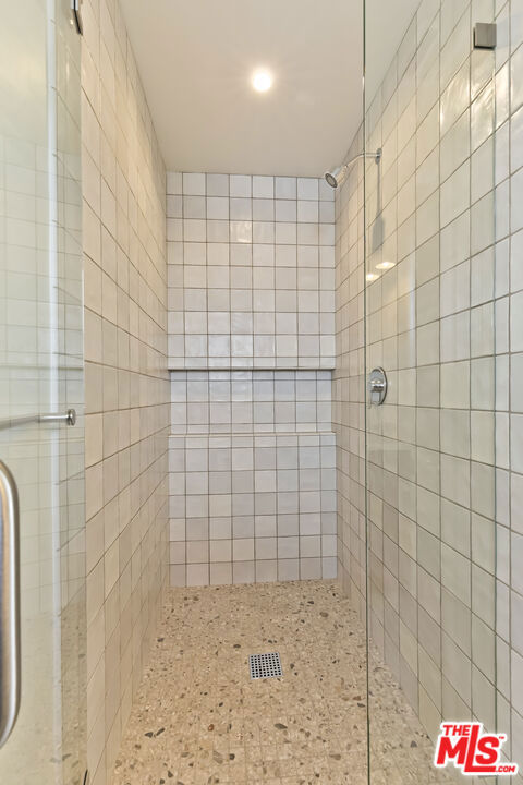https://media.crmls.org/mediaz/8c44fd4a-8945-4426-a12e-16b20c05f871.jpg?preset=X-Large