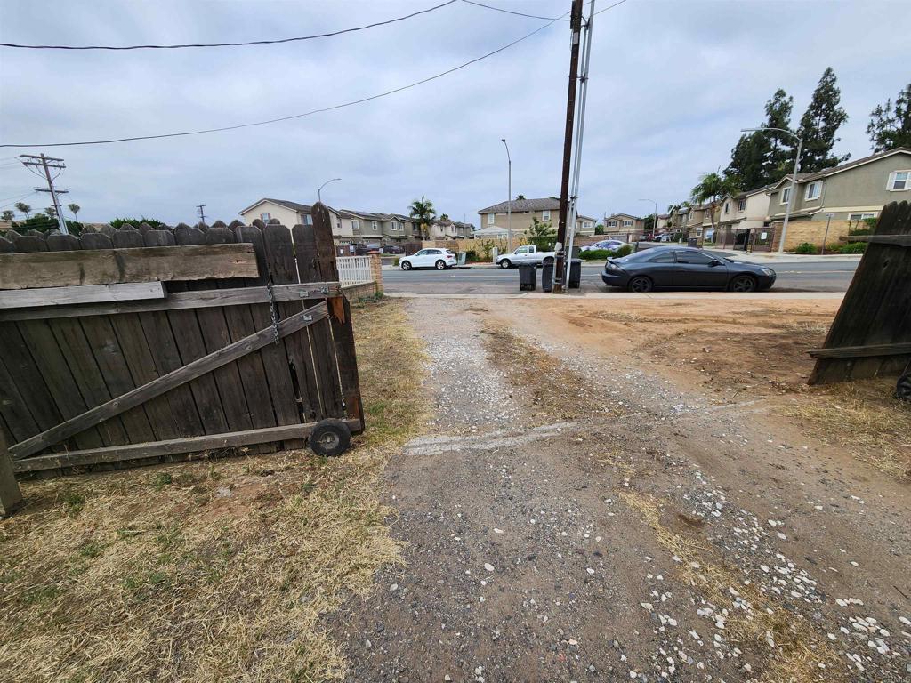 664 Fig St - photo 6