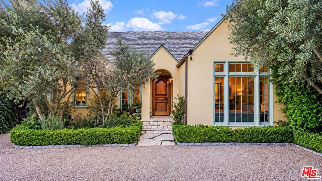 343 S Bundy Drive — architectural residence