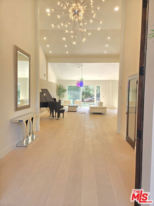 16544 Park Lane Circle, Los Angeles CA: https://media.crmls.org/mediaz/8c468b06-cdff-4b15-ab36-c9b8ff57a8ae.jpg