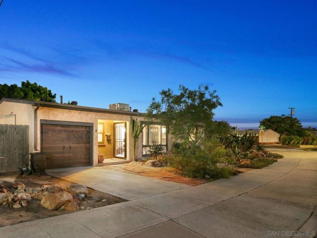 4407 Dakota Drive, San Diego CA: https://media.crmls.org/mediaz/8c46ac1d-ebc1-4729-83e8-fa1df51a0d05.jpg