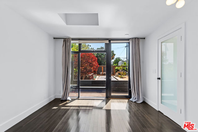 1939 Purdue Avenue, Los Angeles CA: https://media.crmls.org/mediaz/8c470052-af58-4dba-8915-28ca769914f6.jpg