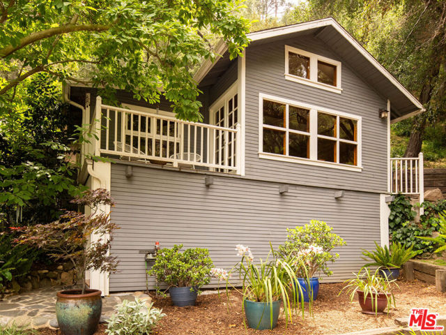 8162 Kirkwood Drive, Los Angeles CA: https://media.crmls.org/mediaz/8c474507-0b71-4dc7-88e9-4dde3ead3d81.jpg