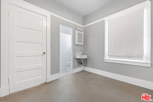 45 Breeze Avenue, Venice CA: https://media.crmls.org/mediaz/8c4745dc-7d68-4c4c-b278-f09409df01c3.jpg