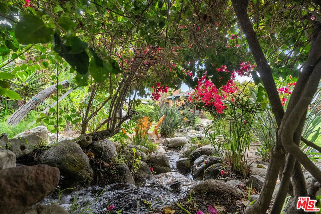https://media.crmls.org/mediaz/8c47db3f-e831-410b-933c-45d8eb8bc644.jpg?preset=X-Large