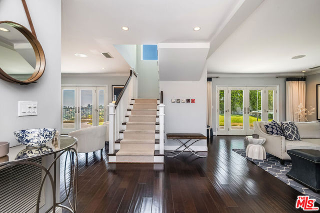 8407 Skyline Drive, Los Angeles CA: https://media.crmls.org/mediaz/8c47eabc-577f-4cac-90ea-60dadc8cf8d6.jpg