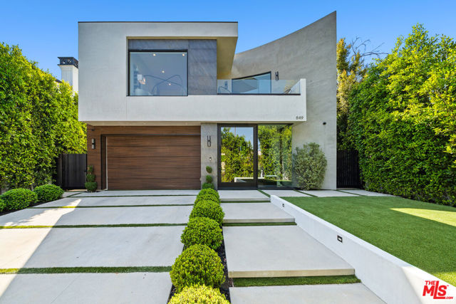 849 N Spaulding Avenue, Los Angeles CA: https://media.crmls.org/mediaz/8c48240e-cbd5-4349-af0f-f40f78e99708.jpg