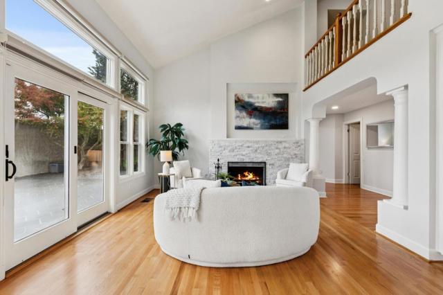 321 Eagle Trace Drive, Half Moon Bay CA: https://media.crmls.org/mediaz/8c485ab3-92bd-44da-bcc3-d9c3e29e7053.jpg