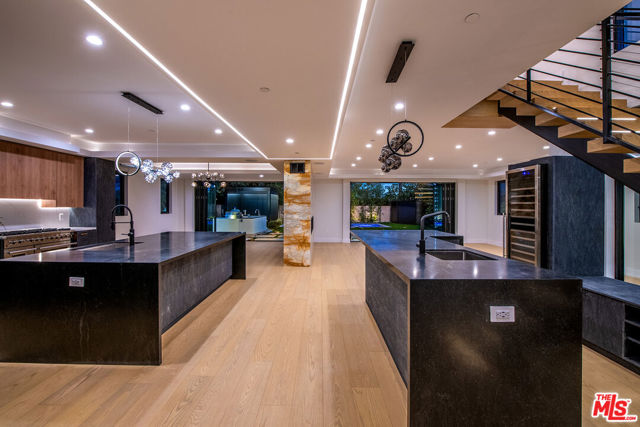 4906 Van Noord Avenue, Sherman Oaks CA: https://media.crmls.org/mediaz/8c48e7db-42cf-4948-a235-8796016de39b.jpg