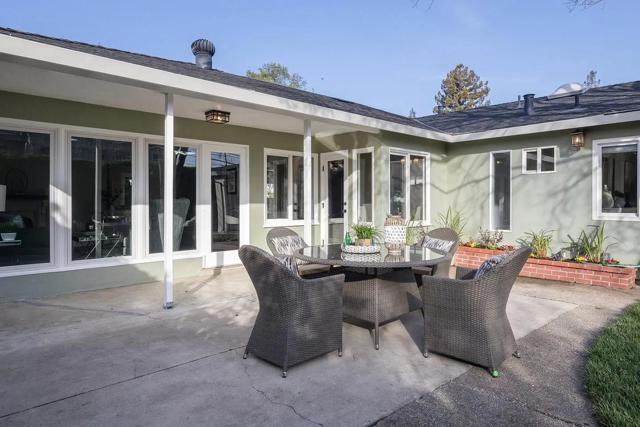 2665 Carolina Avenue, Redwood City CA: https://media.crmls.org/mediaz/8c48fa5c-585d-455a-a911-57f87476ed81.jpg