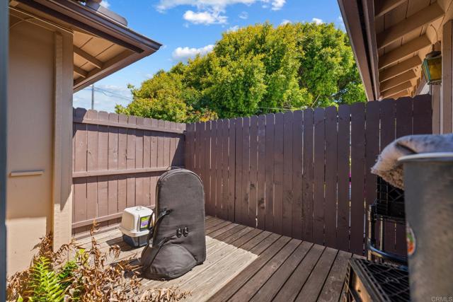 1565 Chestnut Avenue, Carlsbad CA: https://media.crmls.org/mediaz/8c496e96-2895-44ac-adde-f6f5adbcc447.jpg