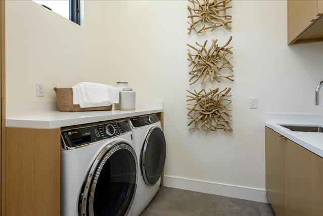 1025 Continental Drive, Menlo Park CA: https://media.crmls.org/mediaz/8c49c21d-6956-4db2-a4cb-20da8c9256a9.jpg