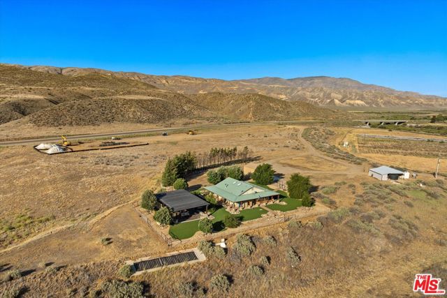 13750 Cuyama Highway, Cuyama CA: https://media.crmls.org/mediaz/8c49f5c1-c555-4d7f-9a48-8f52fdccca4e.jpg