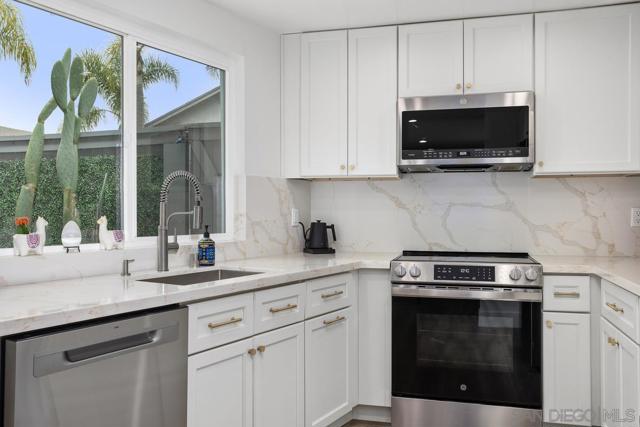 2819 Unicornio St., Carlsbad CA: https://media.crmls.org/mediaz/8c4a08f8-e931-4dcd-b9ae-37e450dc2151.jpg
