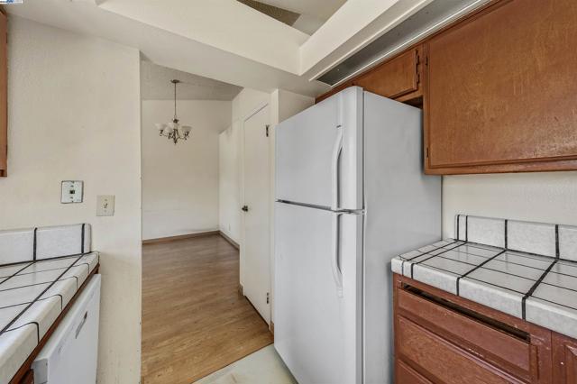 136 Hackamore Ln, Fremont CA: https://media.crmls.org/mediaz/8c4a3d65-00ce-4755-9993-de68d5190694.jpg