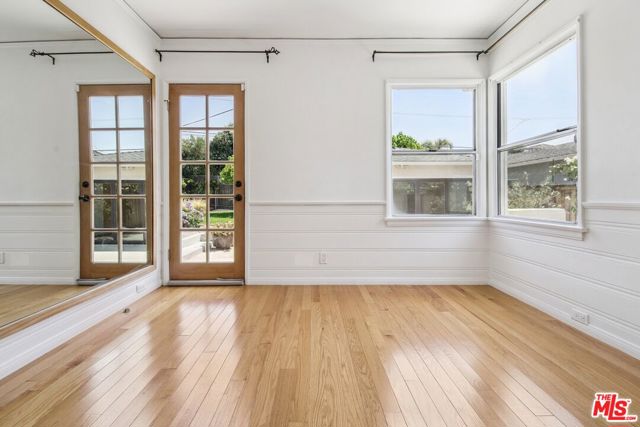 8150 Kenyon Avenue, Los Angeles CA: https://media.crmls.org/mediaz/8c4adc07-b961-4632-892a-85b580b6c53b.jpg