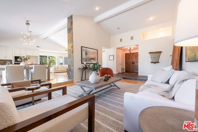 8919 Moorcroft Avenue, West Hills CA: https://media.crmls.org/mediaz/8c4b601f-8053-4f63-b731-0319e092adf1.jpg