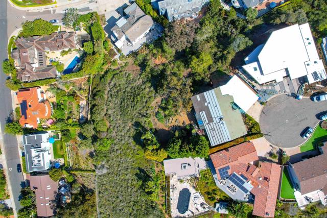 5995 La Jolla Corona Dr., La Jolla CA: https://media.crmls.org/mediaz/8c4bacea-51e5-4cbe-8766-34323f71dba1.jpg