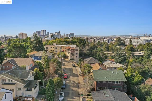 3537 Kempton, Oakland CA: https://media.crmls.org/mediaz/8c4c7030-605a-47f9-82e2-13aee380e476.jpg