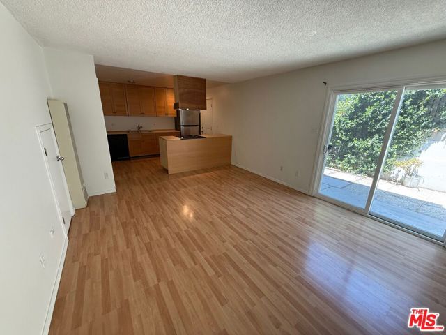 648 N Grand Avenue, Los Angeles CA: https://media.crmls.org/mediaz/8c4d0b40-1306-4339-b327-234e26791168.jpg