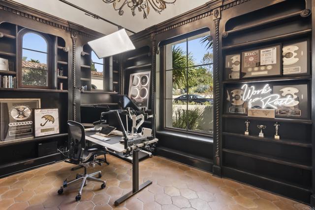 Detail Gallery Image 14 of 31 For 16636 El Zorro Vista, Rancho Santa Fe,  CA 92067 - 5 Beds | 5/4 Baths