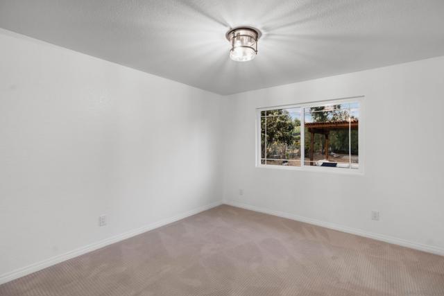 3226 Summit Drive, Escondido CA: https://media.crmls.org/mediaz/8c4de931-d87e-41a6-ac3d-5d0cbd9e1480.jpg