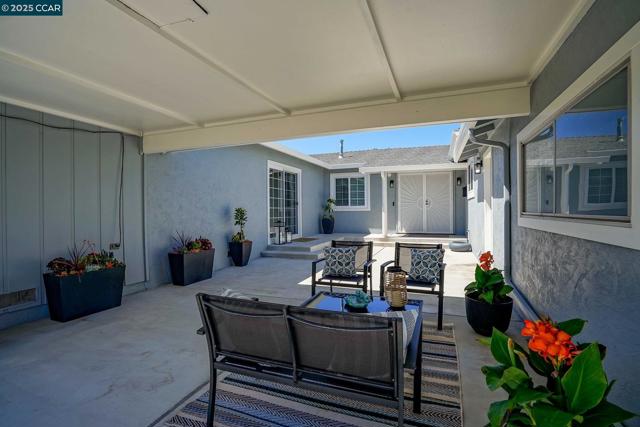 3979 Beechwood Court, Concord CA: https://media.crmls.org/mediaz/8c4df16b-e6b2-4eb0-9616-6d26a3934312.jpg