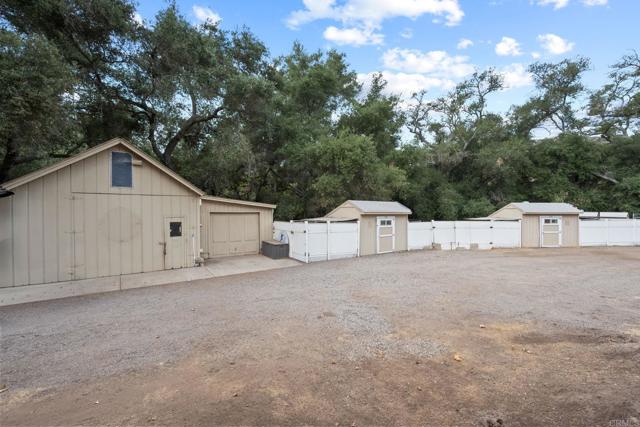 18435 Deerhorn Valley Road, Jamul CA: https://media.crmls.org/mediaz/8c4e09ef-7b99-4e5d-89dd-f74404149ca4.jpg
