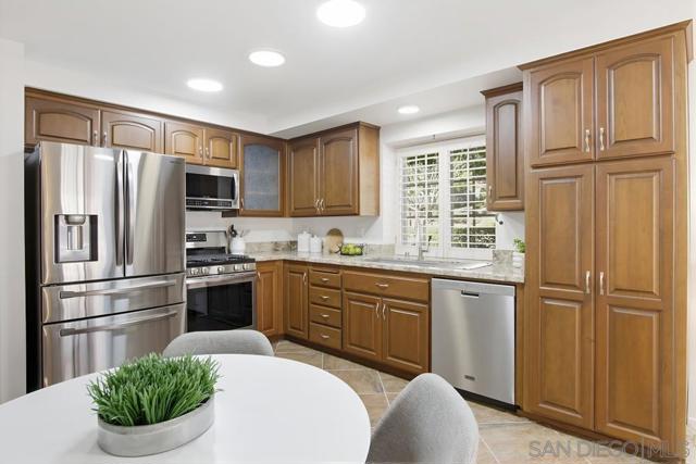 3613 CAMINITO CARMEL LANDING, San Diego CA: https://media.crmls.org/mediaz/8c4e4f01-a088-41bc-b7ea-af392b5955bb.jpg