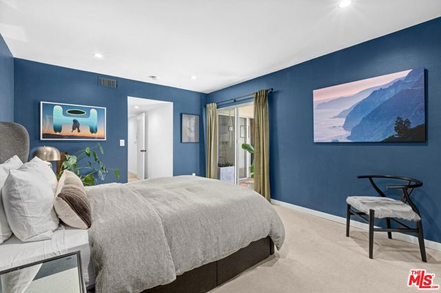927 North KINGS Road, 204 photo 7