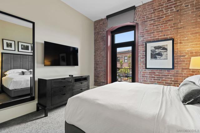 900 N Point St, San Francisco CA: https://media.crmls.org/mediaz/8c4e5696-8816-4b12-be53-88b33a86e99b.jpg