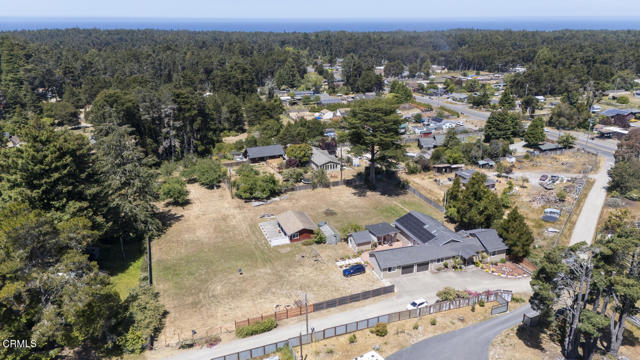 18900 Porterfield Lane, Fort Bragg CA: https://media.crmls.org/mediaz/8c4e85fb-ff3d-4d6d-ac41-181caeadeac5.jpg