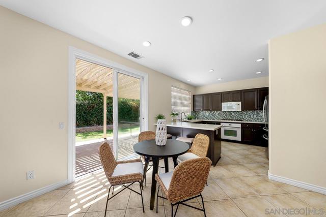 6789 Camino De Amigos, Carlsbad CA: https://media.crmls.org/mediaz/8c4ed055-f157-49c9-a641-5bf16d754aeb.jpg