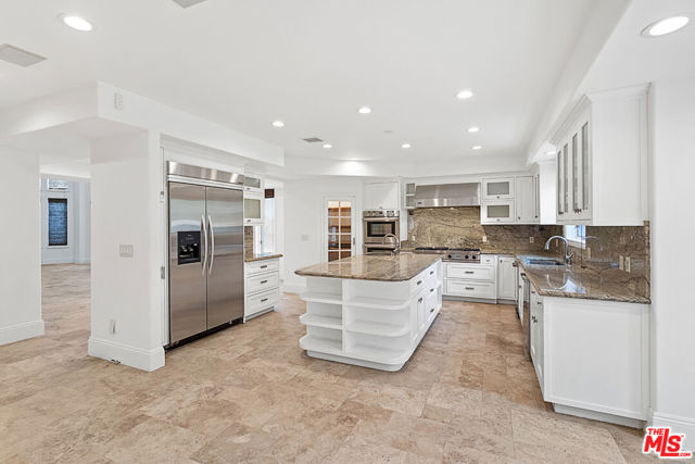 4510 Tyrone Avenue, Sherman Oaks CA: https://media.crmls.org/mediaz/8c4f0361-6b5c-4a96-9a30-73e4bc901f7e.jpg