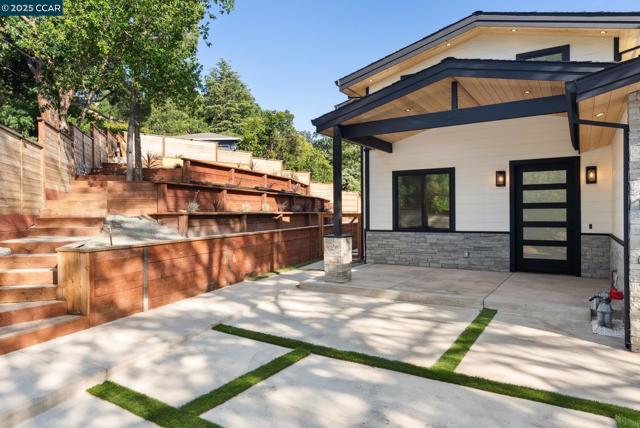 17 Julianne Ct, Walnut Creek CA: https://media.crmls.org/mediaz/8c4f65a5-fbe0-41a7-b46a-273850cab142.jpg