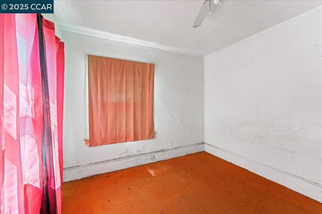 1229 55Th St, Emeryville CA: https://media.crmls.org/mediaz/8c4f9ff9-45df-420e-89af-bea26ce98249.jpg