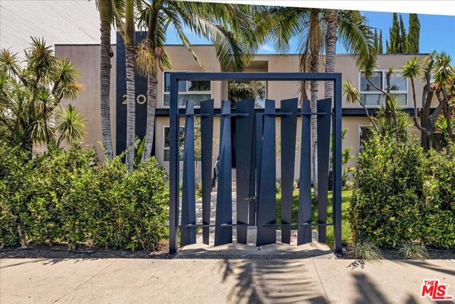 210 S Hamilton Drive, Beverly Hills CA: https://media.crmls.org/mediaz/8c4fa59c-779f-4503-ab28-ac8017a045db.jpg