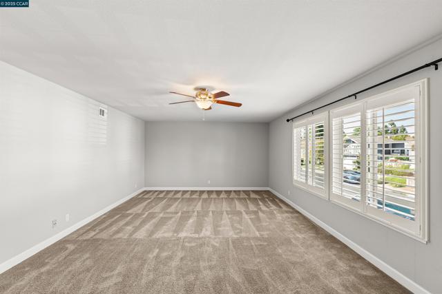4403 Winterberry Ct, Concord CA: https://media.crmls.org/mediaz/8c4fe32d-d8ca-458e-b583-e415be136987.jpg