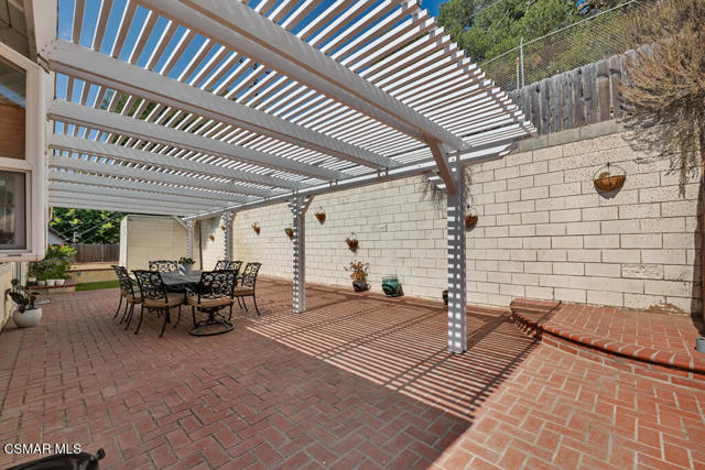 30 S Ellis Place, Newbury Park CA: https://media.crmls.org/mediaz/8c50ca4d-8cb9-4207-b821-e419ee6d63f6.jpg