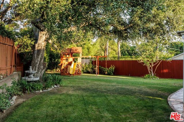 336 N Bradoaks Avenue, Monrovia CA: https://media.crmls.org/mediaz/8c50f9c7-eaa9-444e-984a-8577664ecf6d.jpg